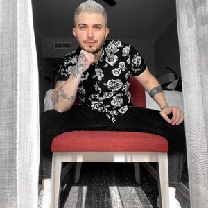 Meet your Posher, Mickey